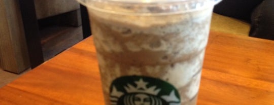 Starbucks is one of Lugares favoritos de Christopher.