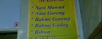 Depot Nasi Goreng Mawut is one of Wisata kuliner Lamongan...