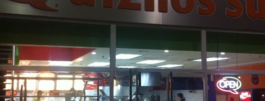 Quiznos is one of Places to be.