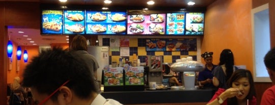 Long John Silver's is one of Dyahさんのお気に入りスポット.