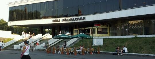 Déli pályaudvar is one of Pályaudvarok, vasútállomások (Train Stations).