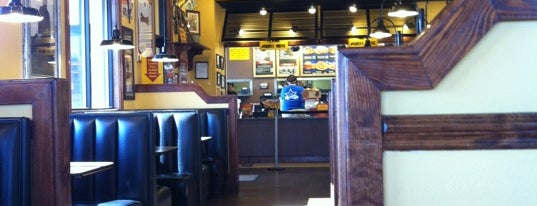 Zaxby's Chicken Fingers & Buffalo Wings is one of Tempat yang Disukai Justin.