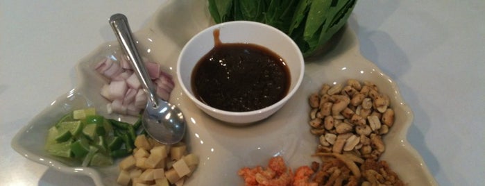 Krua Apsorn is one of Must Try: food 2011-2012.