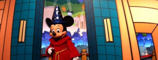 Mickey Mouse Meet n' Greet is one of Tempat yang Disukai Mario.