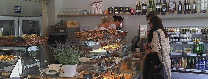 Gourmet Club Deli & Cafe is one of Posti salvati di Florian.