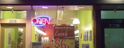 Green Papaya Thai Vegetarian Cuisine is one of สถานที่ที่บันทึกไว้ของ kristy.