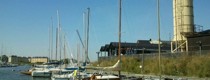 Suomenlinnan pursiseuran (SuPS) telakka is one of Marinas in Helsinki.