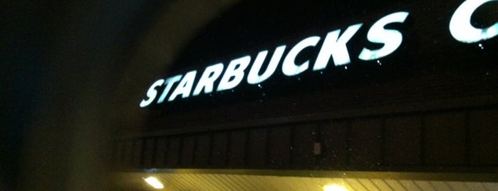 Starbucks is one of Lieux qui ont plu à Hank.