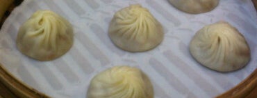 Din Tai Fung 鼎泰豐 is one of 小籠包.