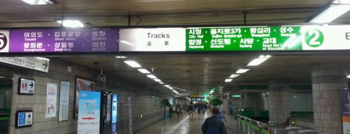 충정로역 is one of Subway Stations in Seoul(line5~9).