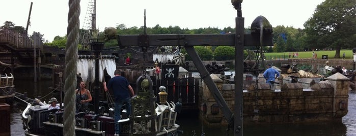 Battle Galleons is one of Alton Towers - Everything!.