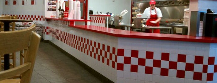 Five Guys is one of Marcさんのお気に入りスポット.