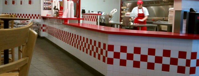 Five Guys is one of Locais curtidos por Marc.