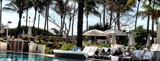 Pool @ Fontainebleau is one of alex in mia.