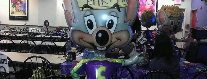 Chuck E. Cheese is one of Scottさんのお気に入りスポット.