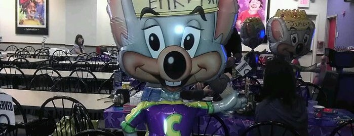 Chuck E. Cheese is one of Lieux qui ont plu à Scott.