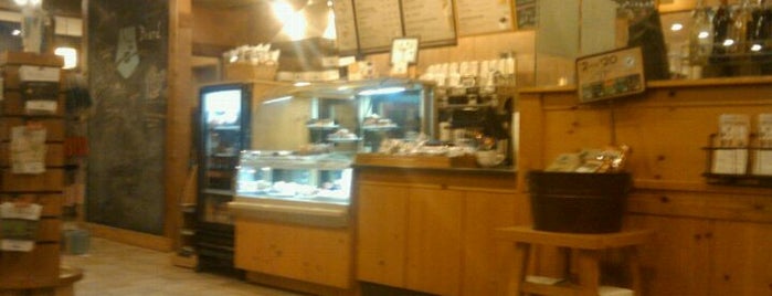 Caribou Coffee is one of สถานที่ที่บันทึกไว้ของ Jenny.