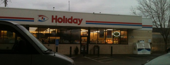 Holiday Station store is one of Harry'ın Beğendiği Mekanlar.