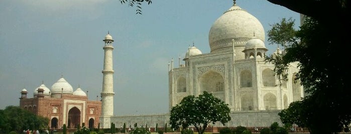 Taj Mahal is one of Wonderful places in the world.