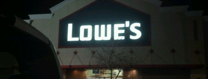 Lowe's is one of Lieux qui ont plu à Phil.