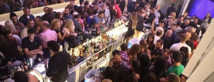 King's Luxurious Bar is one of Αξιζει σου λεω (Καφές-Ποτό)!!!.