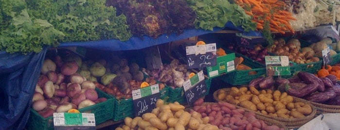 Marché d'Aligre is one of Living in Bastille.