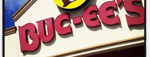 Buc-ees is one of Allisonさんのお気に入りスポット.