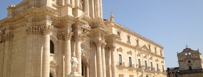 Piazza Duomo is one of 10 cose da fare in Sicilia sudorientale.