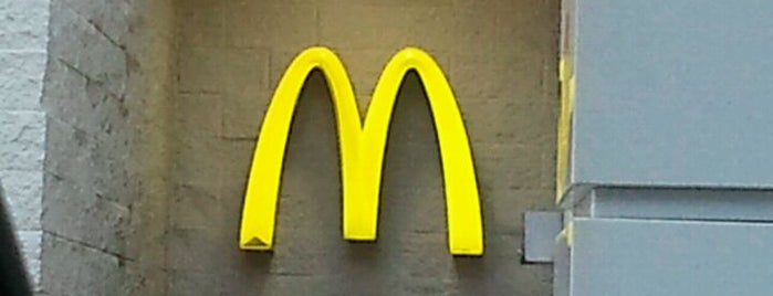 McDonald's is one of Orte, die Justin gefallen.