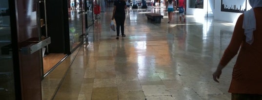 Alcampo is one of BCN MALLS.