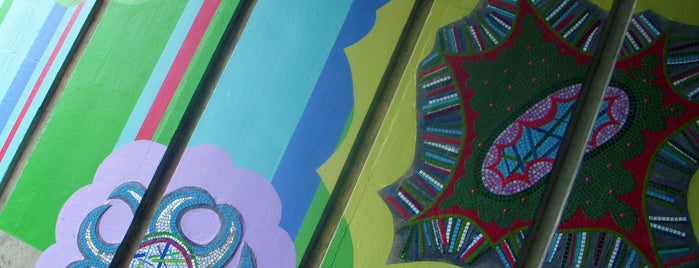 Crystal City Metro Station is one of CRYSTALart (Art Walls) Trail.