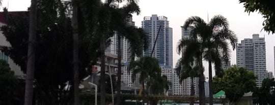 Bonifacio High Street is one of my List:).