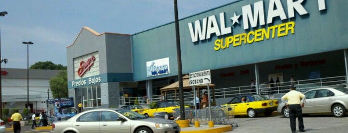 Walmart is one of Lugares guardados de BECCA.