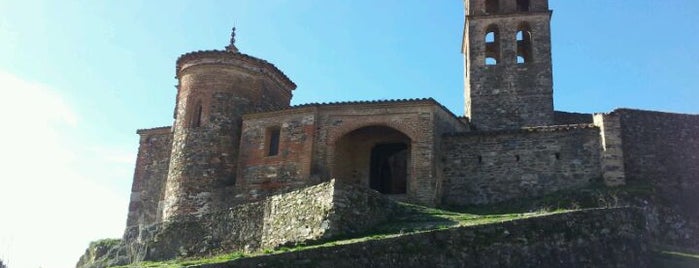Mezquita Ermita de La Concepción is one of Castillos y Fortalezas.