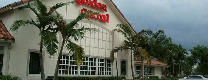 Golden Corral is one of Locais curtidos por Dee.