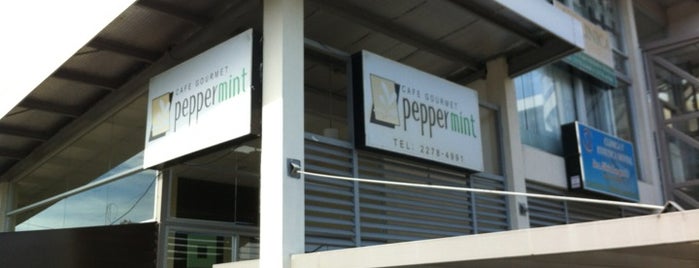 Peppermint Café Gourmet is one of สถานที่ที่บันทึกไว้ของ Josh.