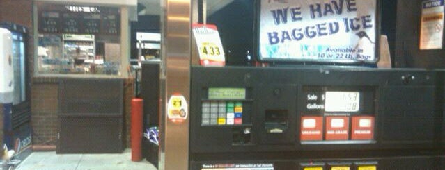 Kroger Gas is one of Orte, die The1JMAC gefallen.