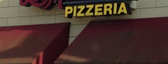 Lou Malnati's Pizzeria is one of Lugares favoritos de Jonathan.