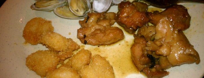 Golden House Steak & Seafood Buffet is one of Favorite affordable date spots.
