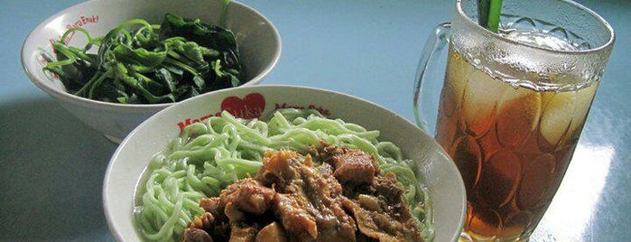 Mie Bayam "popye" is one of tempat makan mantap.