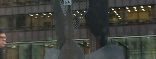 Daley Plaza Picasso is one of Famous Statues Around the World.