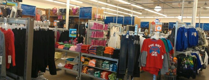Old Navy is one of Locais curtidos por Joey.