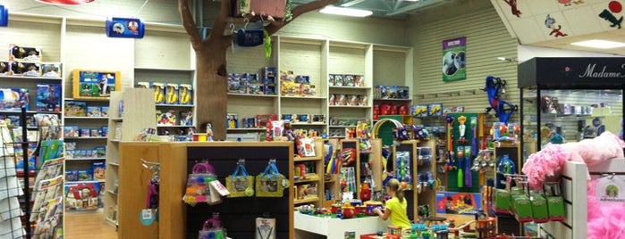 Toys & Co. is one of Lieux qui ont plu à Joel.