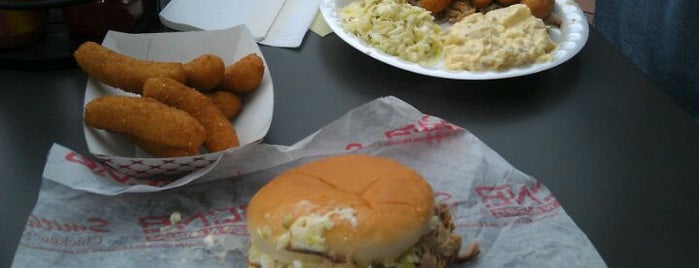 Smithfield's Chicken 'N Bar-B-Q is one of Lugares guardados de Timothy.