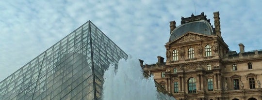 Pirámide del Museo del Louvre is one of lugares en Paris.
