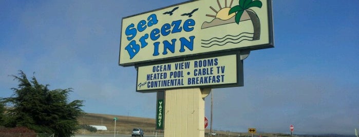 Sea Breeze Inn San Simeon is one of Tempat yang Disukai Martin L..