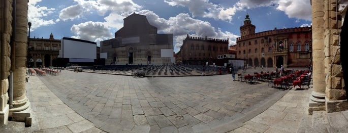 Plaza Mayor is one of Visitare Bologna.