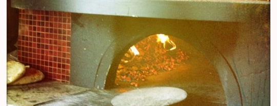 Vecchia Pizzeria is one of สถานที่ที่ Al ถูกใจ.
