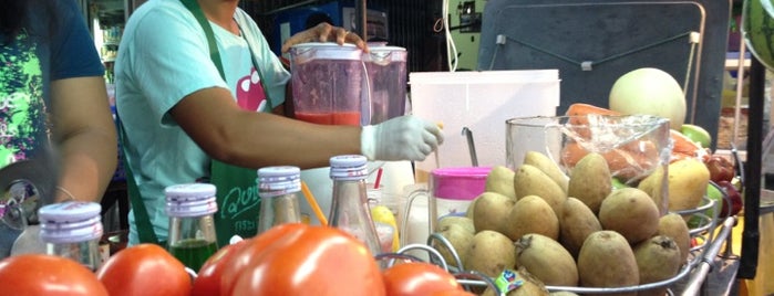 น้ำปั่นเพื่อสุขภาพ (หน้าวัดหนองบัวรอง) is one of ของกินริมถนน อ.เมือง โคราช - Korat Hawker Food.