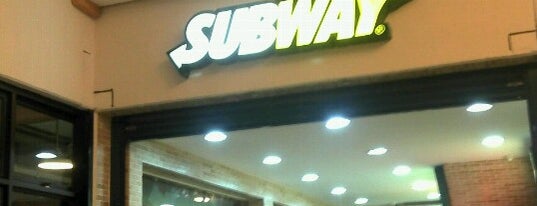 Subway is one of Restaurantes que lembro de ter ido em Porto Alegre.